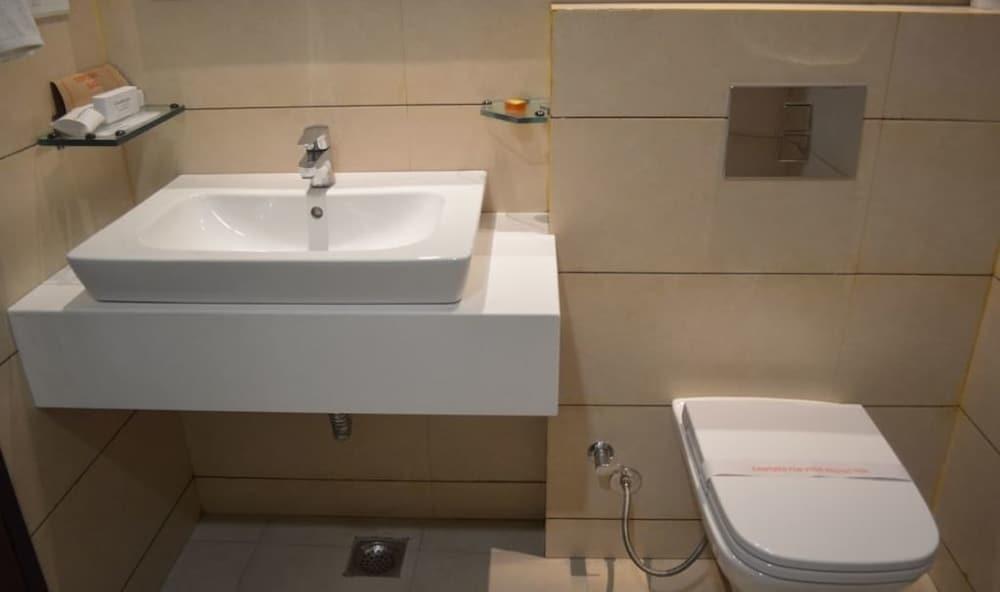 Country Inn Amritsar Bagian luar foto