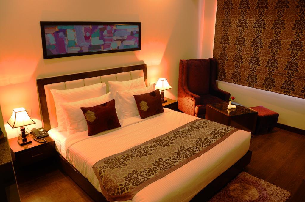 Country Inn Amritsar Bagian luar foto